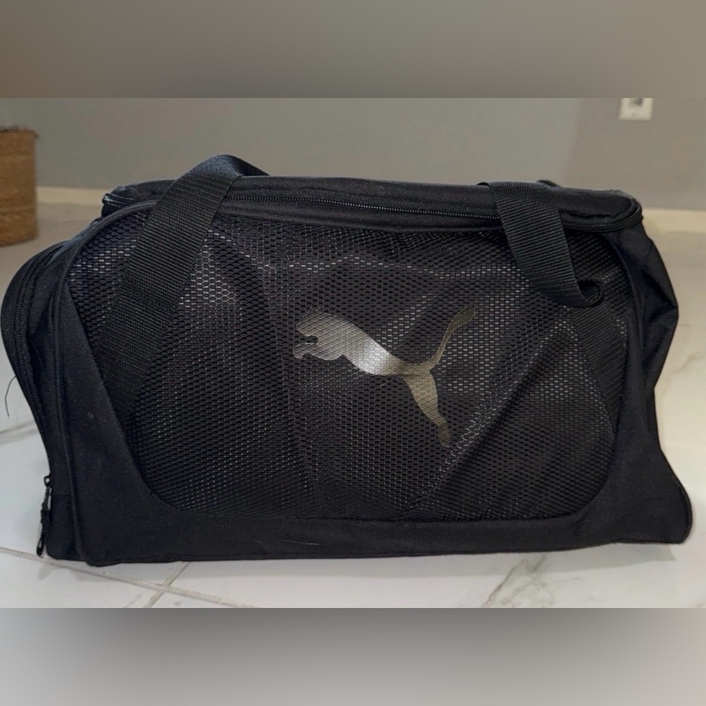 Puma Duffle Bag Large for Gym athletic style white/black colored adjustable